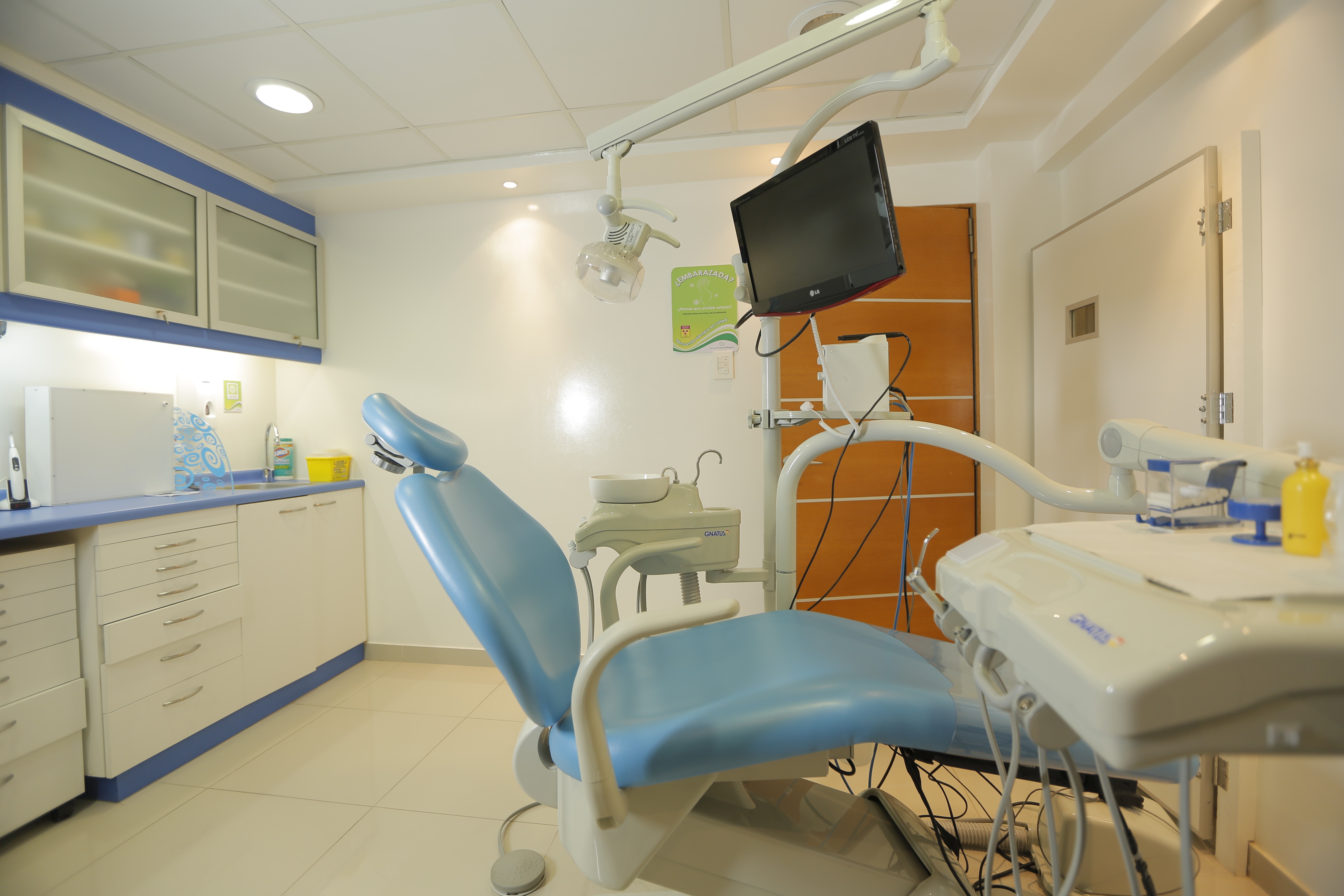 Box de atención dental equipado